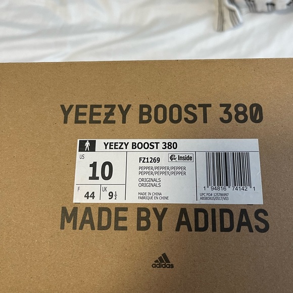Yeezy by Adidas 380 - Picture 2 of 7